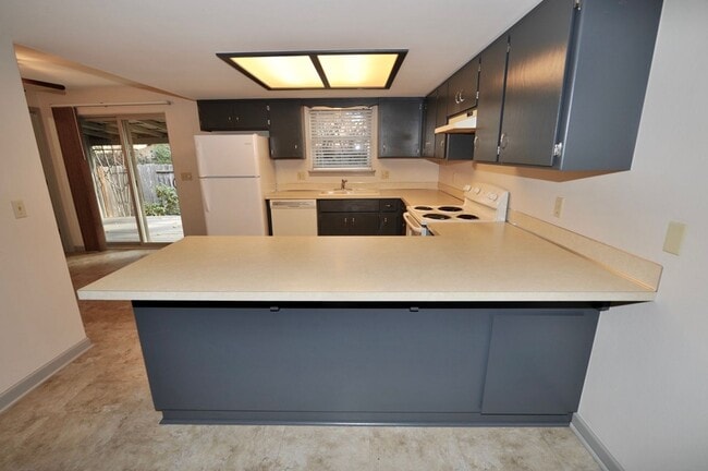 Building Photo - 2 bed 2 bath Hayden rancher duplex