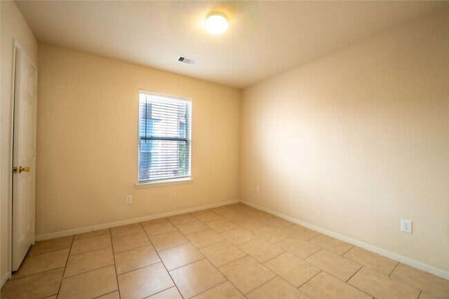 Building Photo - 2923 Granite Vale Rd