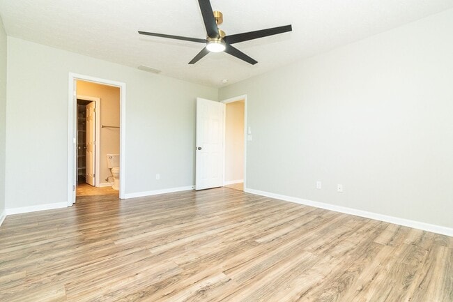Building Photo - 134 Twin Lakes Dr