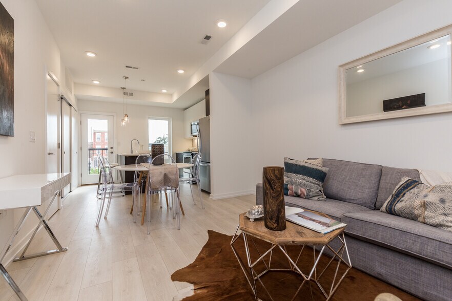 Building Photo - 1241 N 27th St