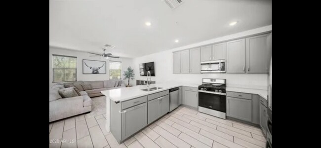 Building Photo - 20872 W Thomas Rd