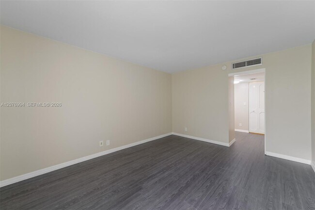Building Photo - 20500 W Country Club Dr