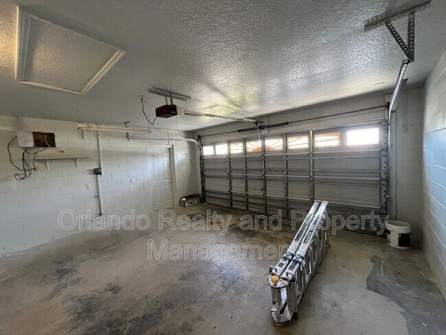 Building Photo - 2304 Hickory Pine St