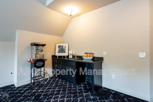 Building Photo - 5106 Sloan Cir