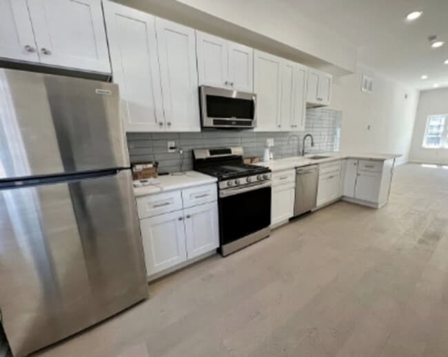 Building Photo - 2634 Manton St