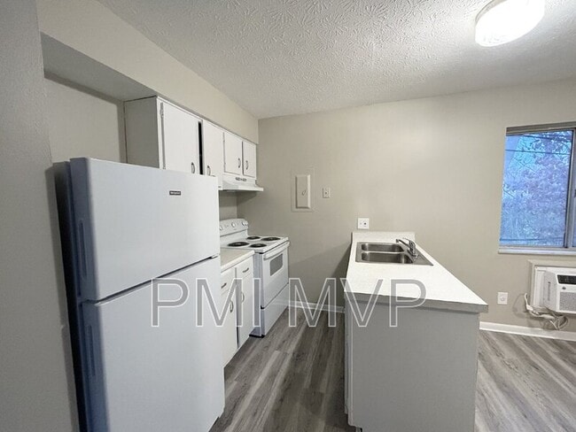 Building Photo - 822 Whitethorne Ave