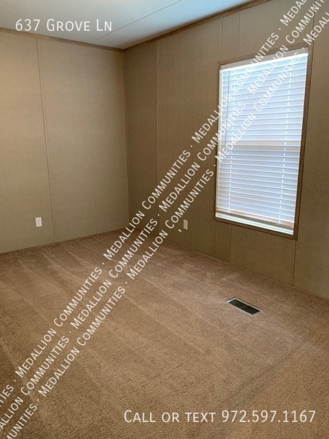 Building Photo - 637 Grove Ln