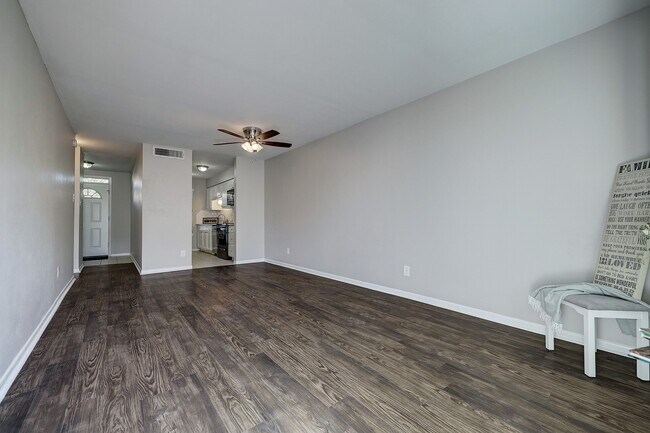 Building Photo - 7913 Ellinger Ln