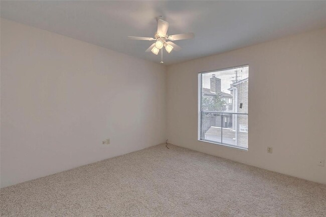 Building Photo - 2100 Wilcrest Dr