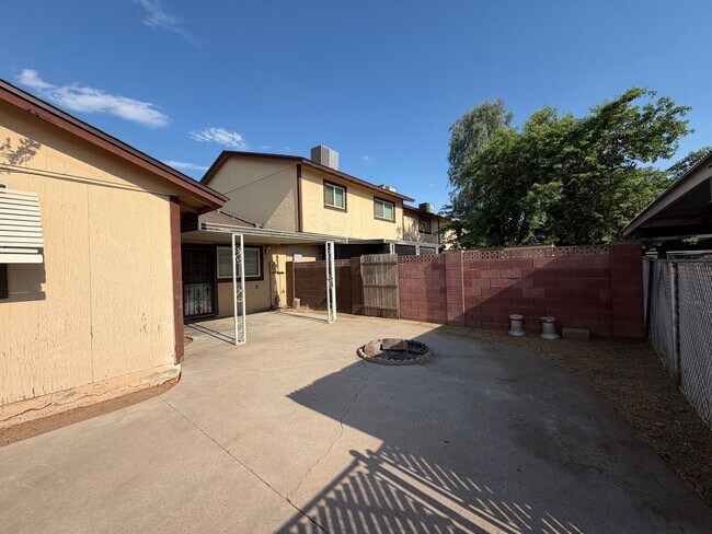 Building Photo - 3 Bed 2 Ba Condo