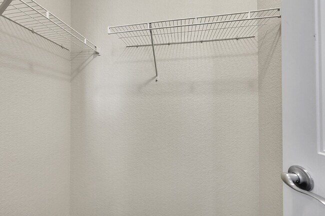 Building Photo - $2,650.00 - 6 Bedrooms, 3.5 Bathrooms, Single Family Home in Colorado Springs with Fenced Yard!