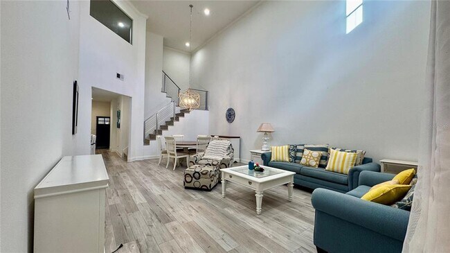 Building Photo - 6826 Sorrento St