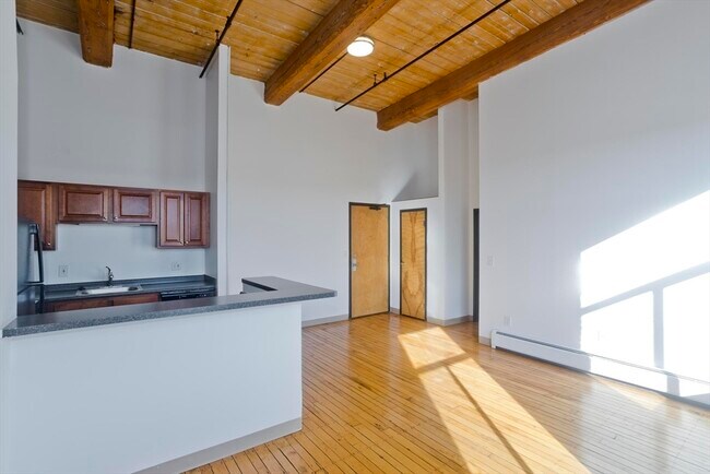 Building Photo - 45 Willow St