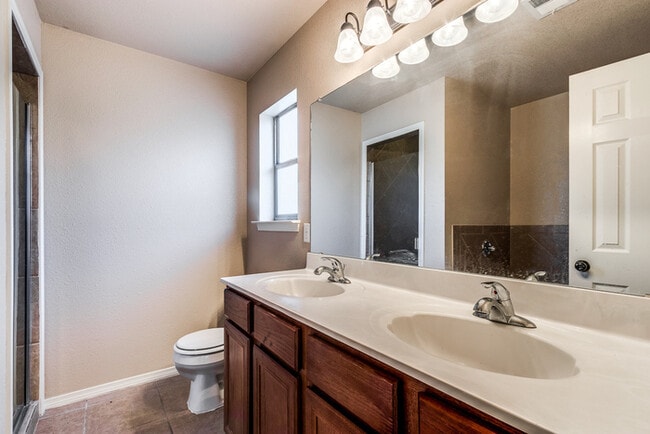 Building Photo - Immaculate Eastside 4-bedroom home in El P...