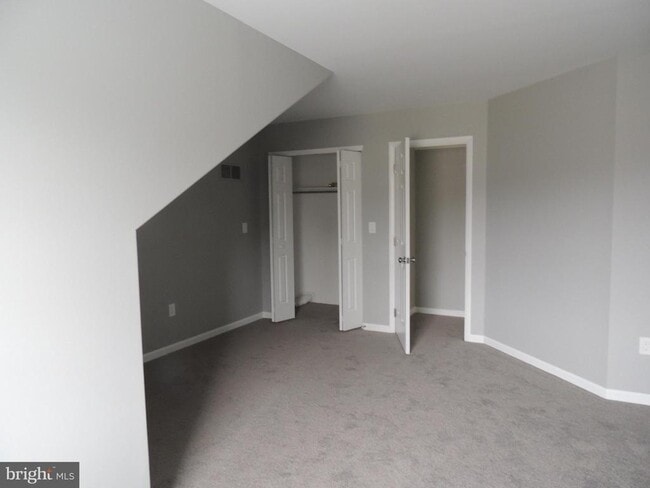 Building Photo - 404 Pinebrooke Cir