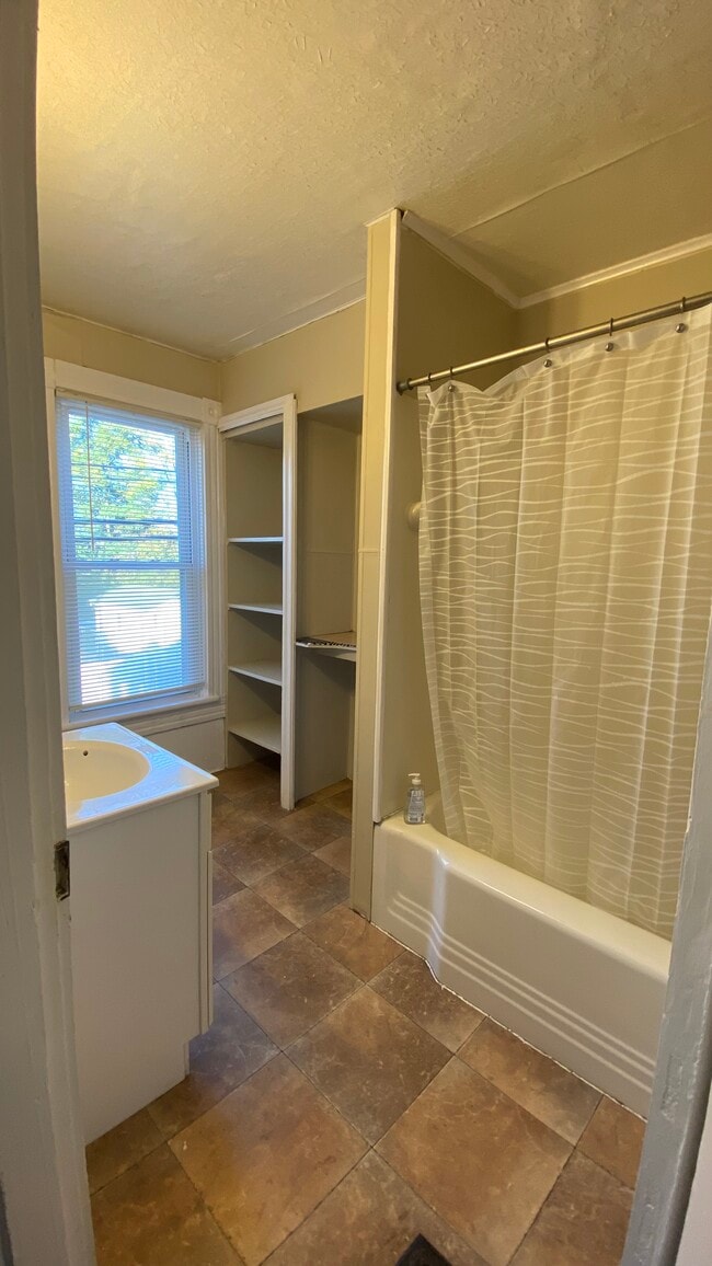 Building Photo - 401 1st Ave