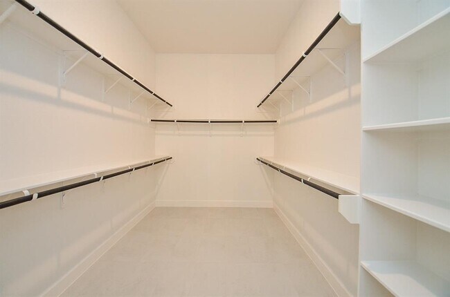 Building Photo - 13807 San Pasqual Pointe Dr