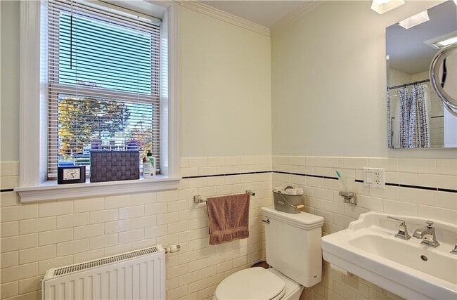 Building Photo - 1180 Narragansett Blvd