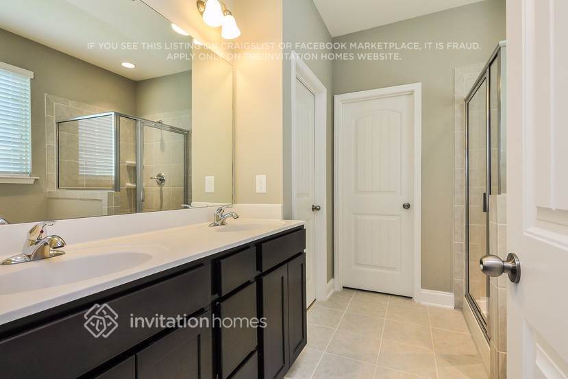 Building Photo - 42 Pearsall Farm Ln