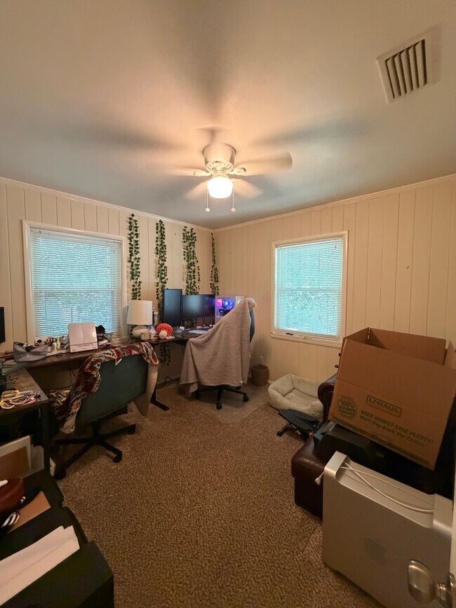 Building Photo - 3/1 Located in the Heart of Tallahassee Florida. Available NOW
