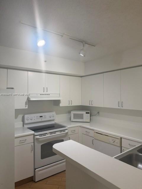 Building Photo - 4840 N State Rd 7
