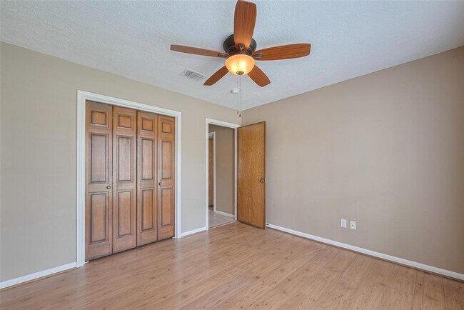Building Photo - 14911 Sun Harbor Dr