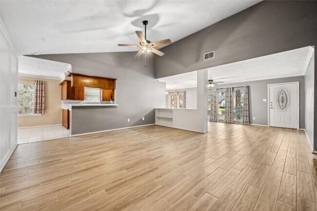 Building Photo - 2159 River Village Dr