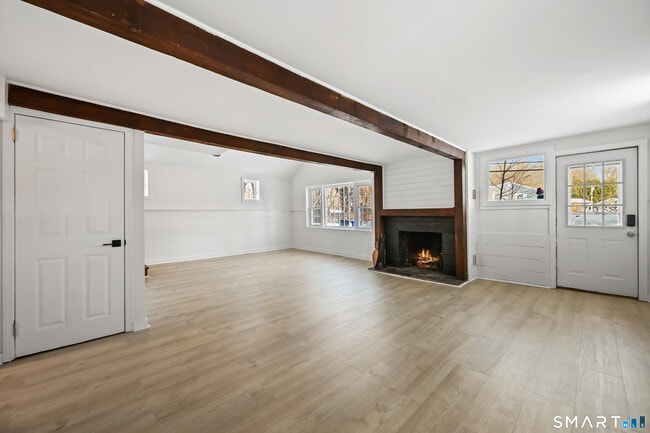 Building Photo - 99 Ramapoo Rd