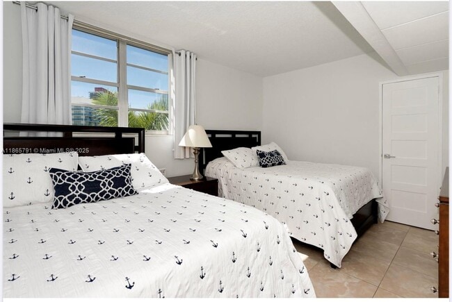 Building Photo - 3901 S Ocean Dr