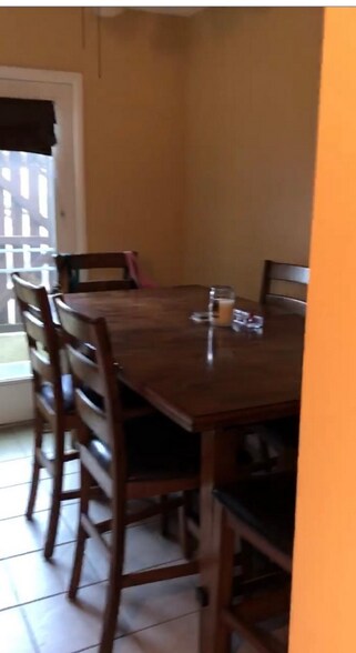 Dining area - 935 West Whitehall Road