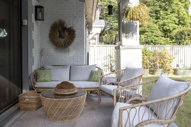 Building Photo - 801 Durant Pl NE