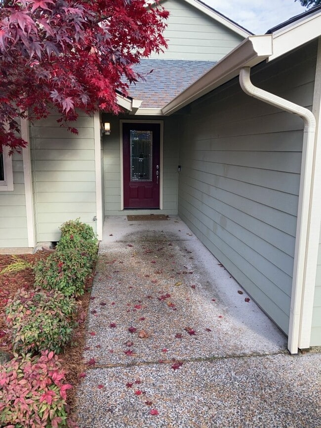 Building Photo - Burnt Bridge Creek 4 bedroom- Single Level