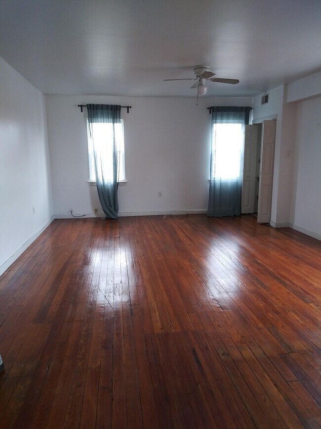 Building Photo - 931 S 10th St