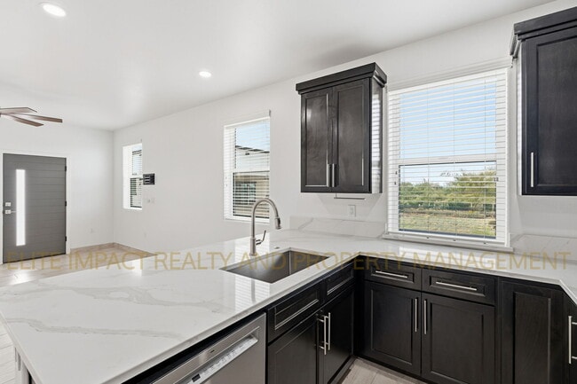 Building Photo - 13691 E Pocketknife Dr