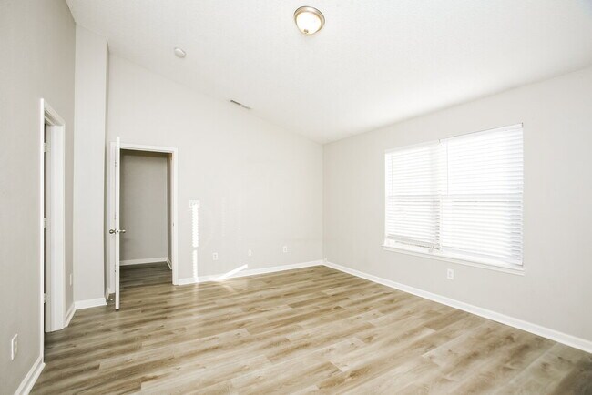 Building Photo - 4327 Raintree Rd