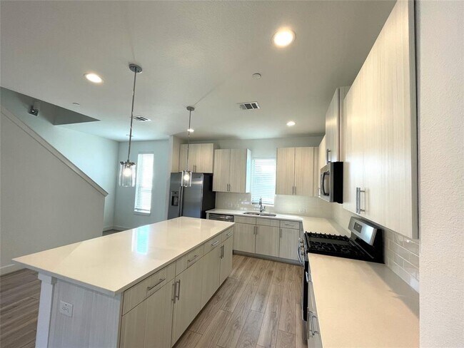 Building Photo - 18720 Centro Main St