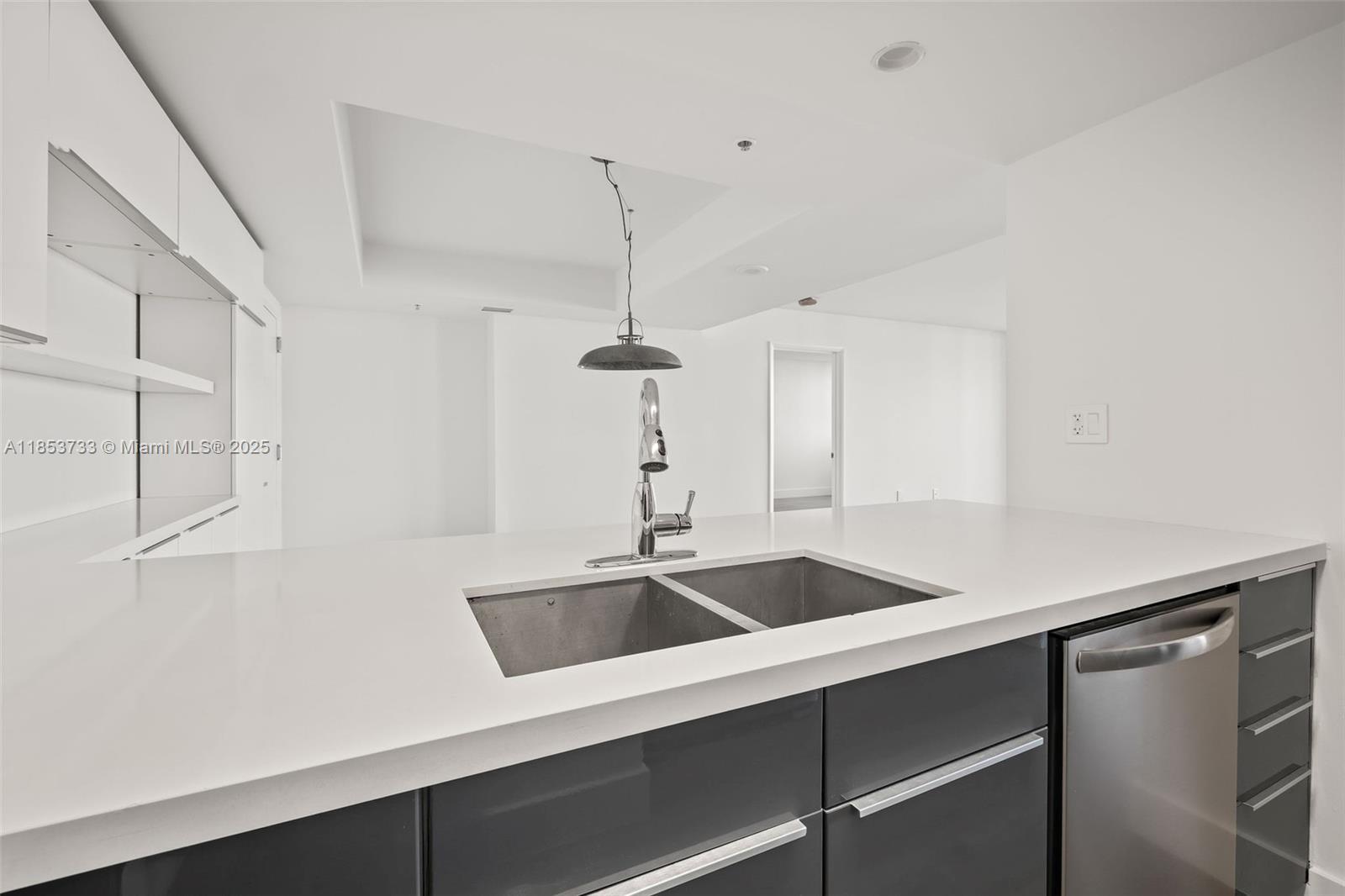 Building Photo - 650 West Ave