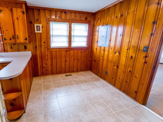 Building Photo - 2516 Gwen St