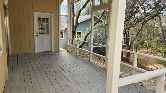Building Photo - Charming Lake Wildwood Home 3 Bedroom 1 Bath