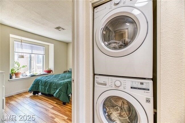 Building Photo - 7200 W Pirates Cove Rd