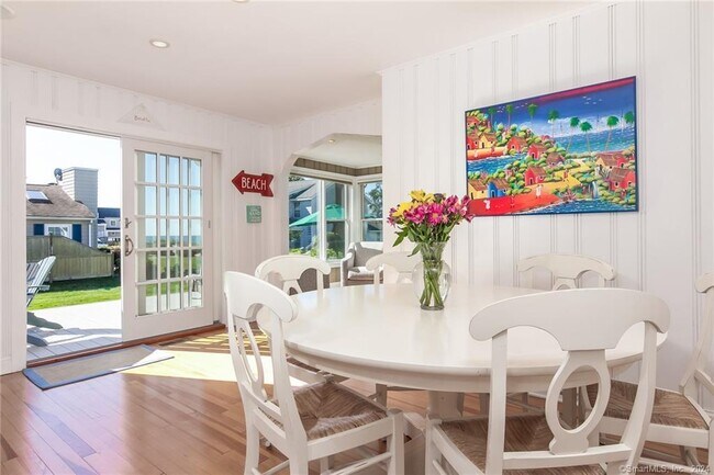 Building Photo - 140 Overshore Dr E