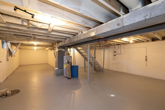 Building Photo - 4 bed 2.5 bath 2 story home with full deck located in Decatur Township