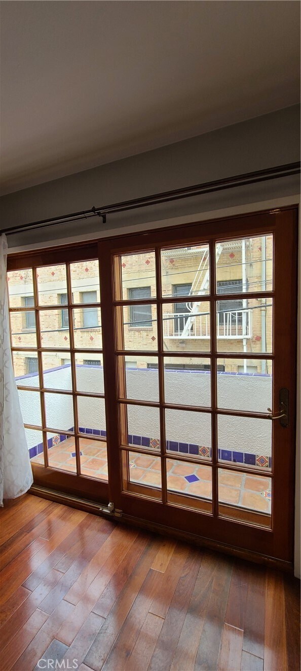 Building Photo - 828 5th St