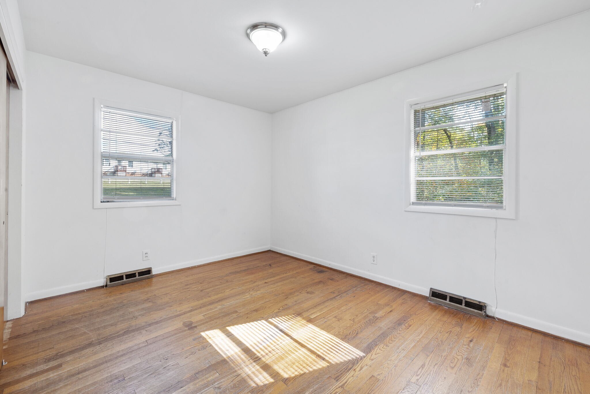 Building Photo - 1319 Legend Rd