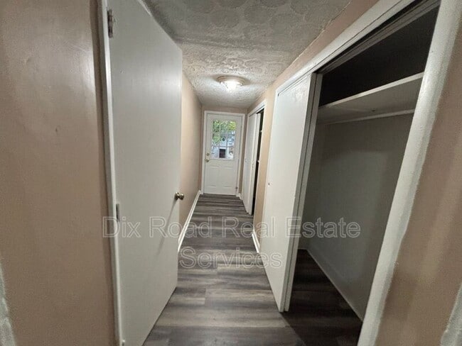 Building Photo - 2204 Hill Ave