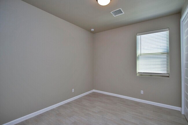 Building Photo - 729 C. Escondida