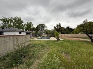 Giant Back Yard - 2400 Greenfield Ave