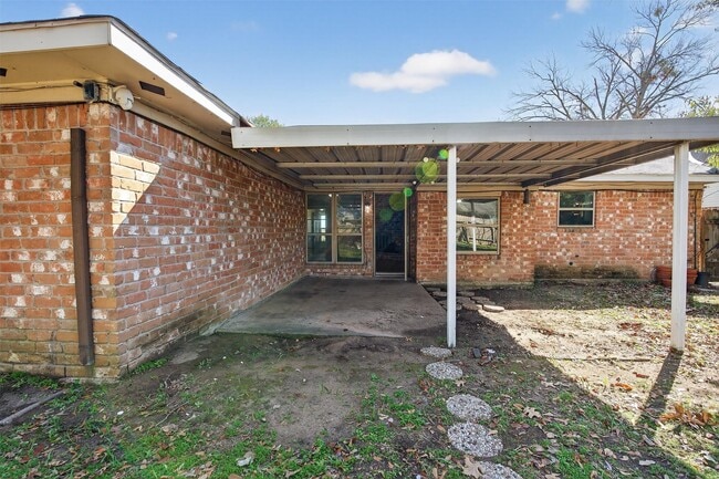 Building Photo - 406 Mistywood Dr