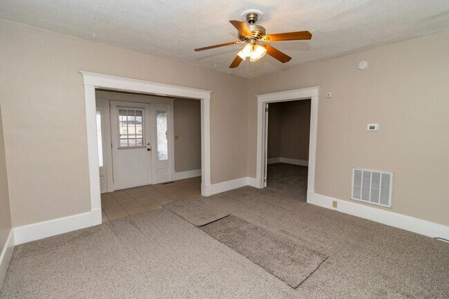 Building Photo - 1219 S Main St