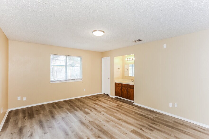 Building Photo - 6306 Twin Maple Ct